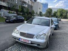 Mercedes-Benz 220